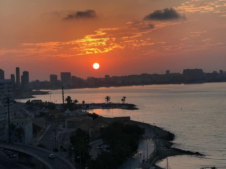 Apartamento Con Vistas Al Mar Primera Linea De Playa Del Postiguet Alicante Buitenkant foto
